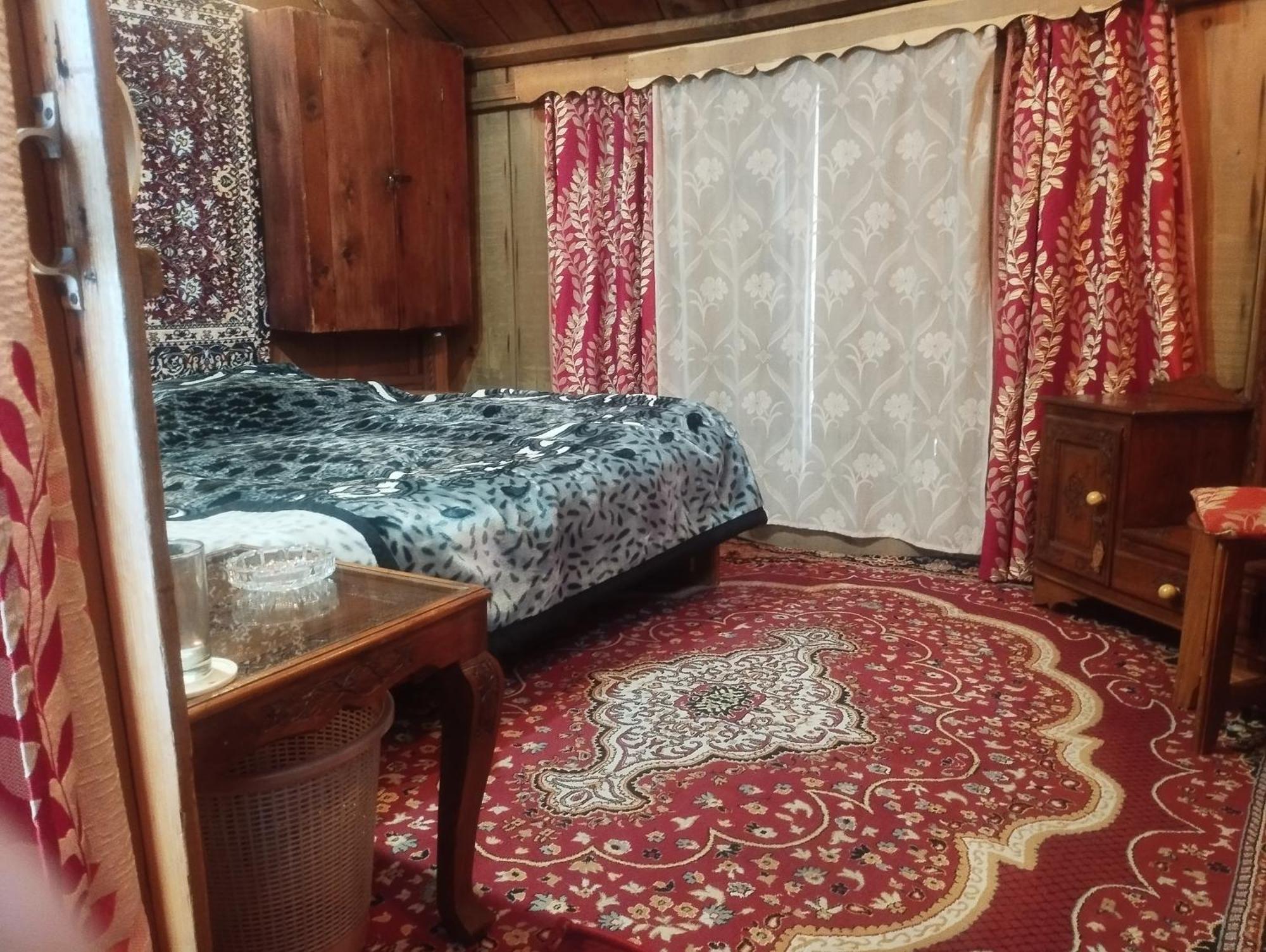 Pana 4 Boat House Apartment Srinagar  Exterior photo